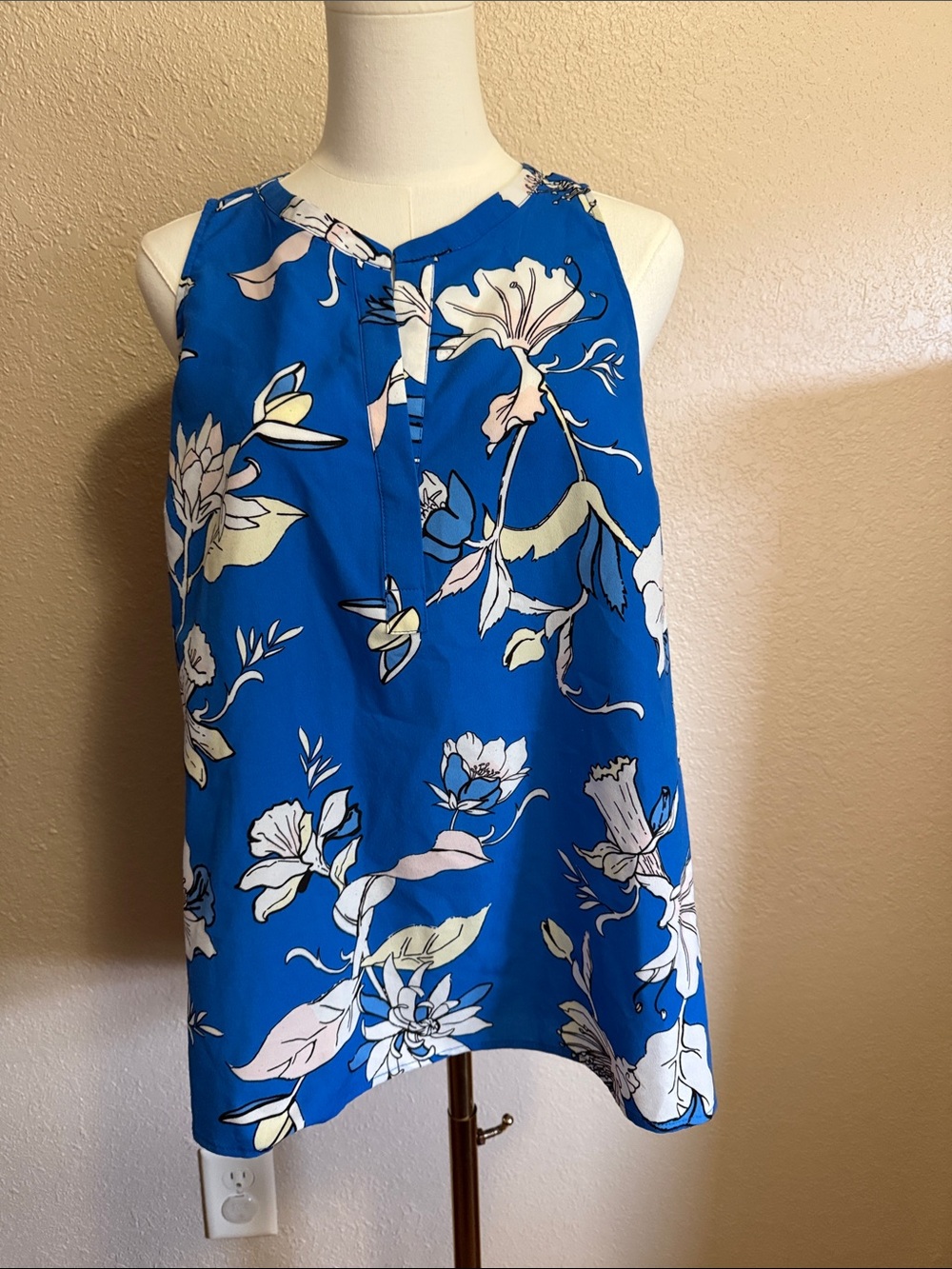 Dalia Blue Floral Sleeveless Keyhole Top